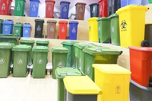 Outdoor Big Plastic Garbage Bin 3 Outdoor Big Plastic Garbage Bin 3